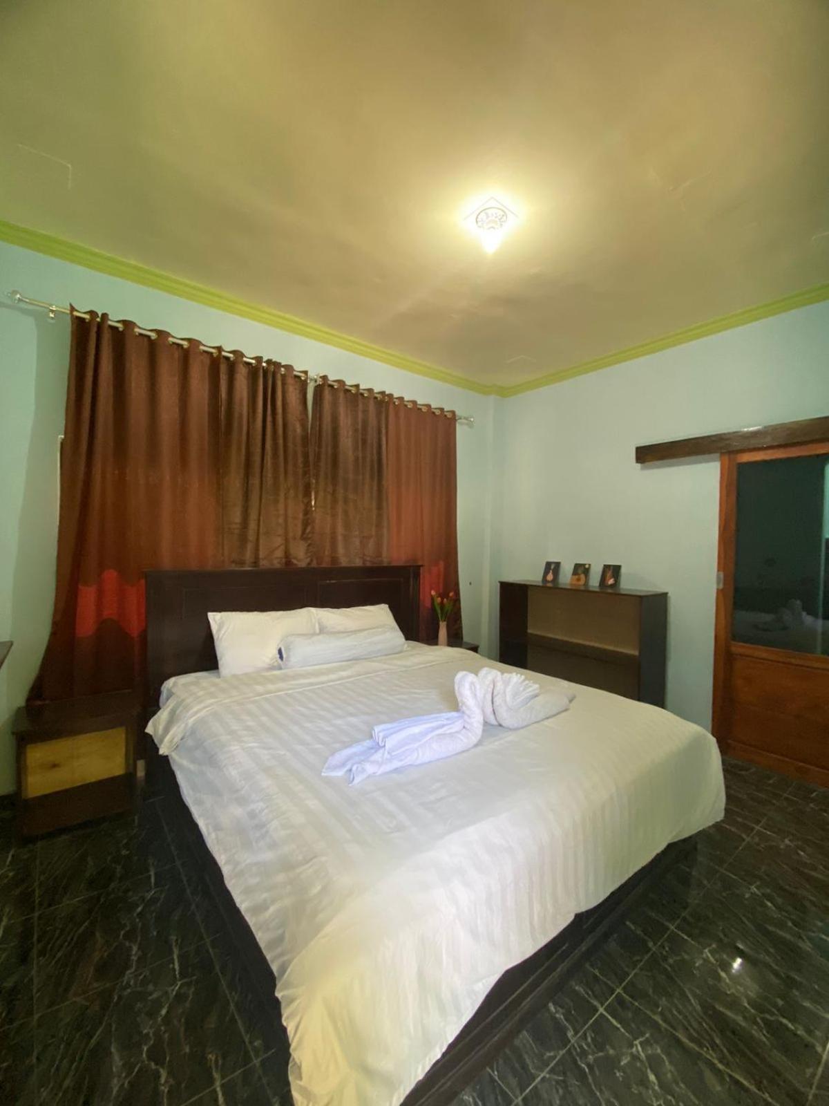 Kurnia Family Homestay & Restaurant! Huu Exterior photo