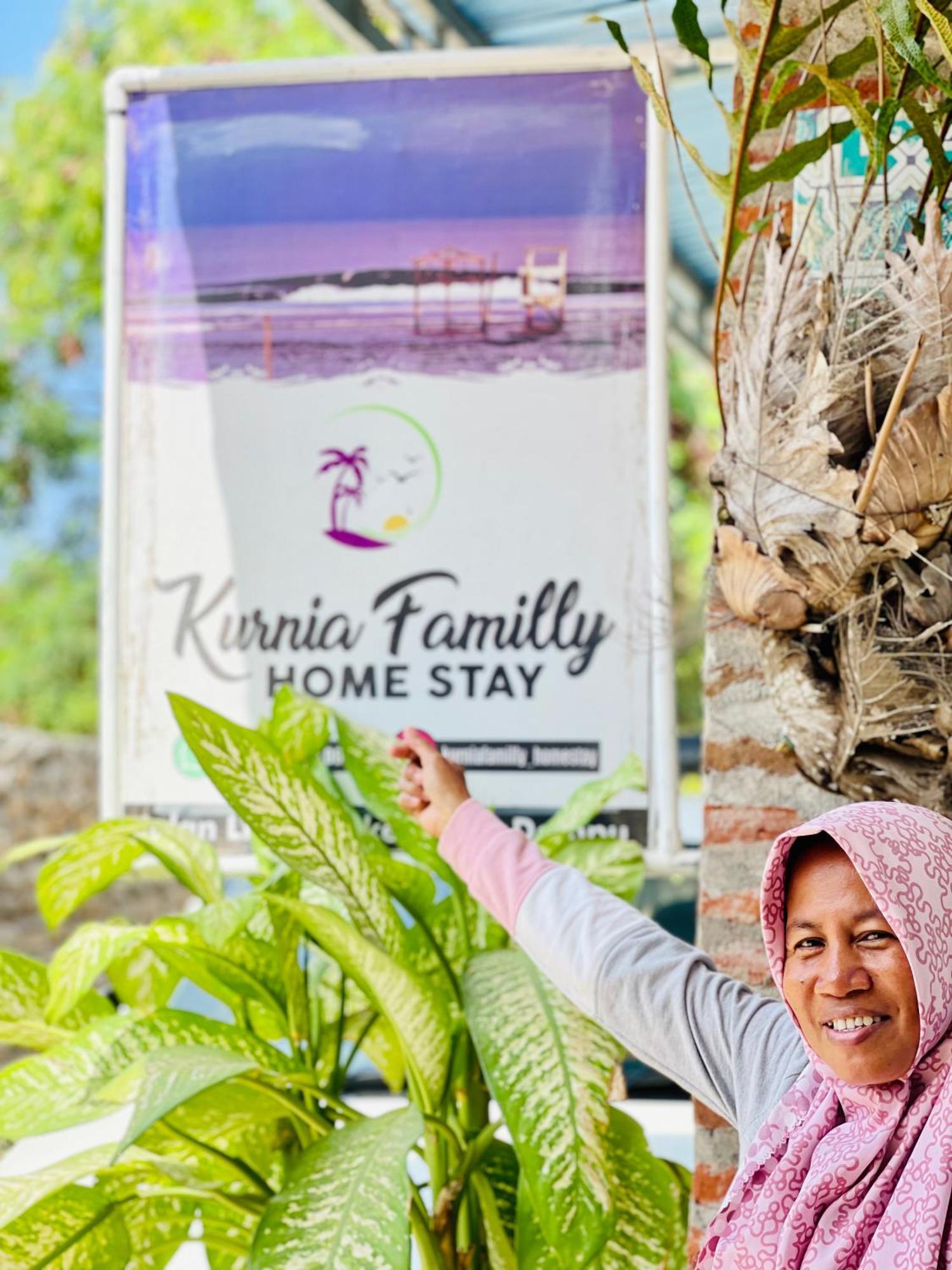 Kurnia Family Homestay & Restaurant! Huu Exterior photo